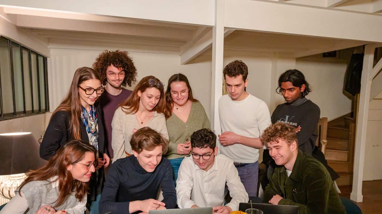 Elyze, l’application qui veut « réintéresser les jeunes » à la vie politique, est victime de son succès