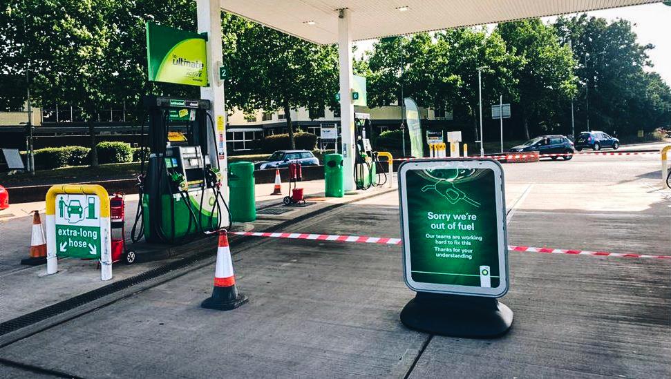 Pénuries d&rsquo;essence au Royaume-Uni : l&rsquo;armée en renfort des pétroliers ?