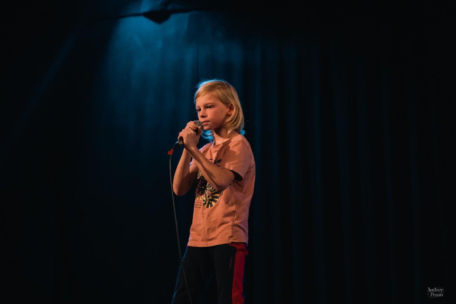 À dix ans, César rappe pour le climat