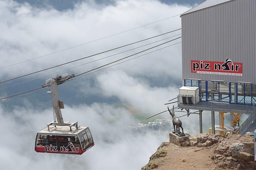 Pour faire face au réchauffement climatique, une station de ski refroidit artificiellement la montagne