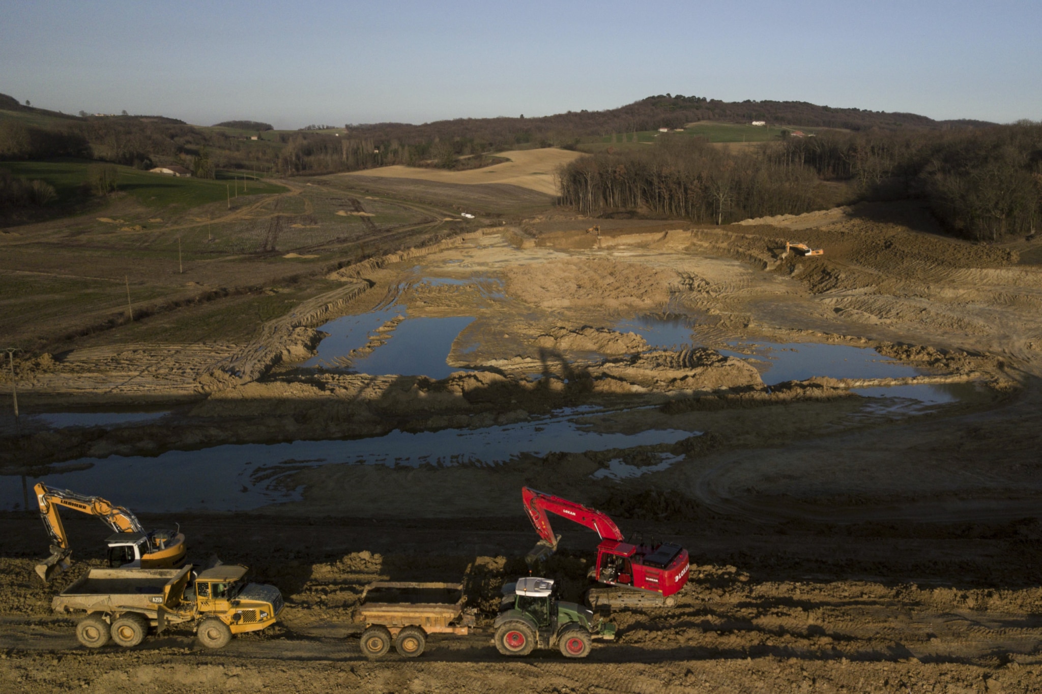 Lac illégal de Caussade : les agriculteurs échappent à la prison en appel