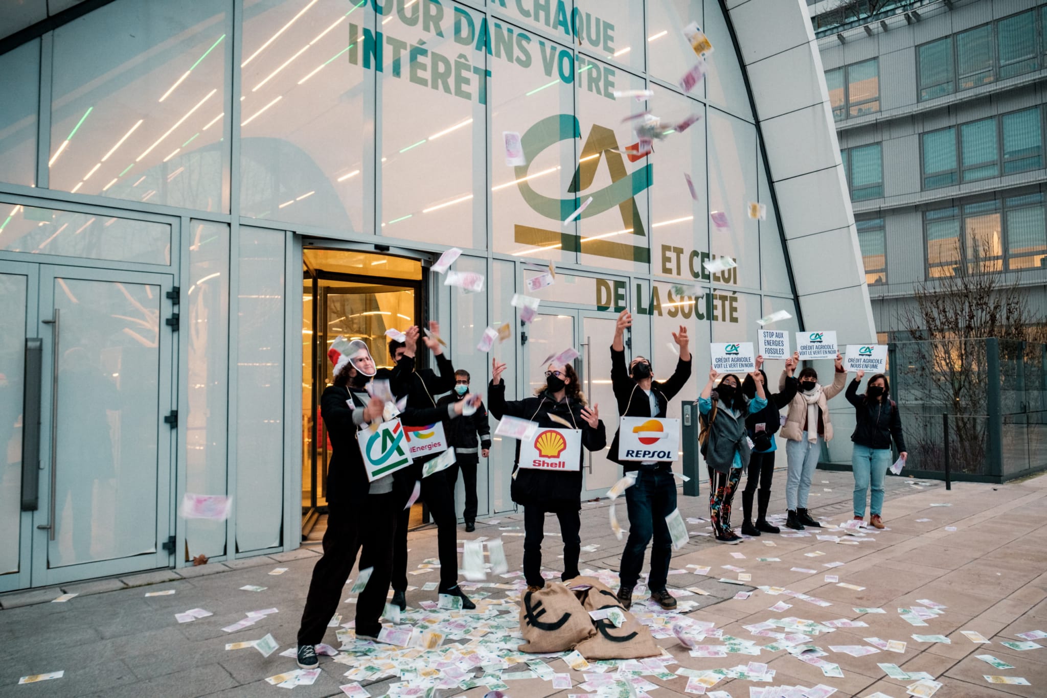 Le Crédit agricole, une banque « verte » dans le viseur des ONG