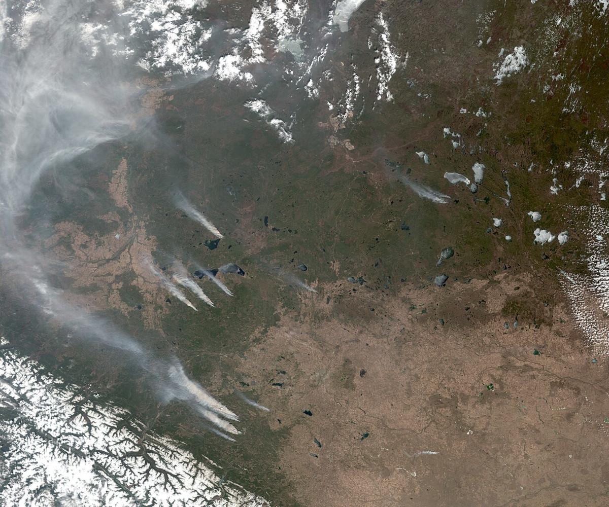 Le feu alimente les théories fumeuses au Canada