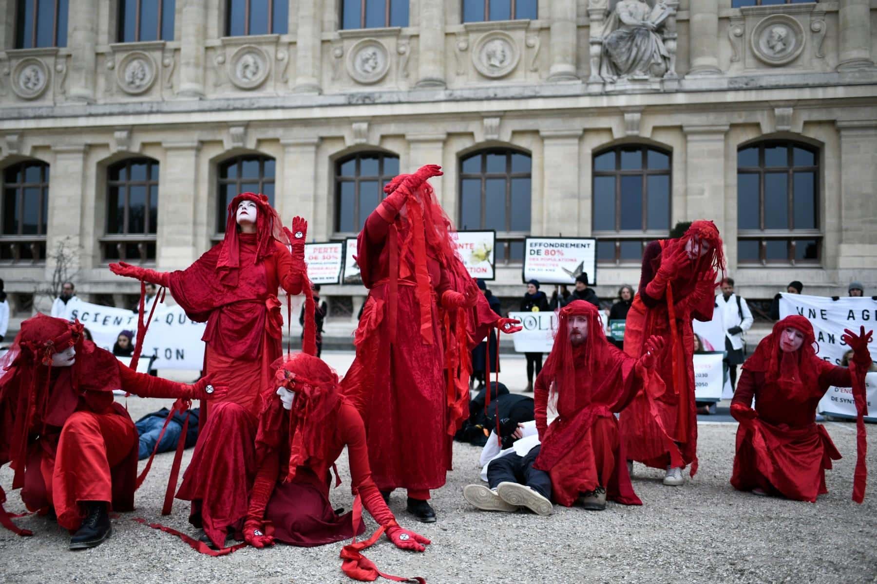 Les scientifiques en rébellion alertent sur la disparition des insectes en marge du salon de l&rsquo;agriculture