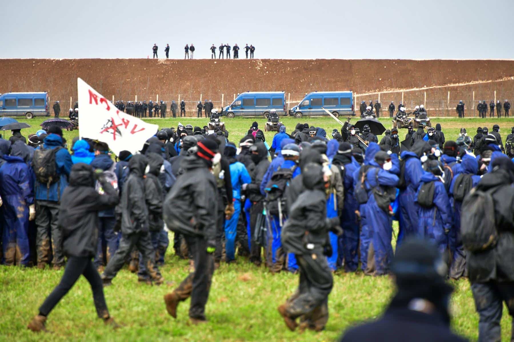 Un weekend de méga-mobilisation contre les «méga-bassines»