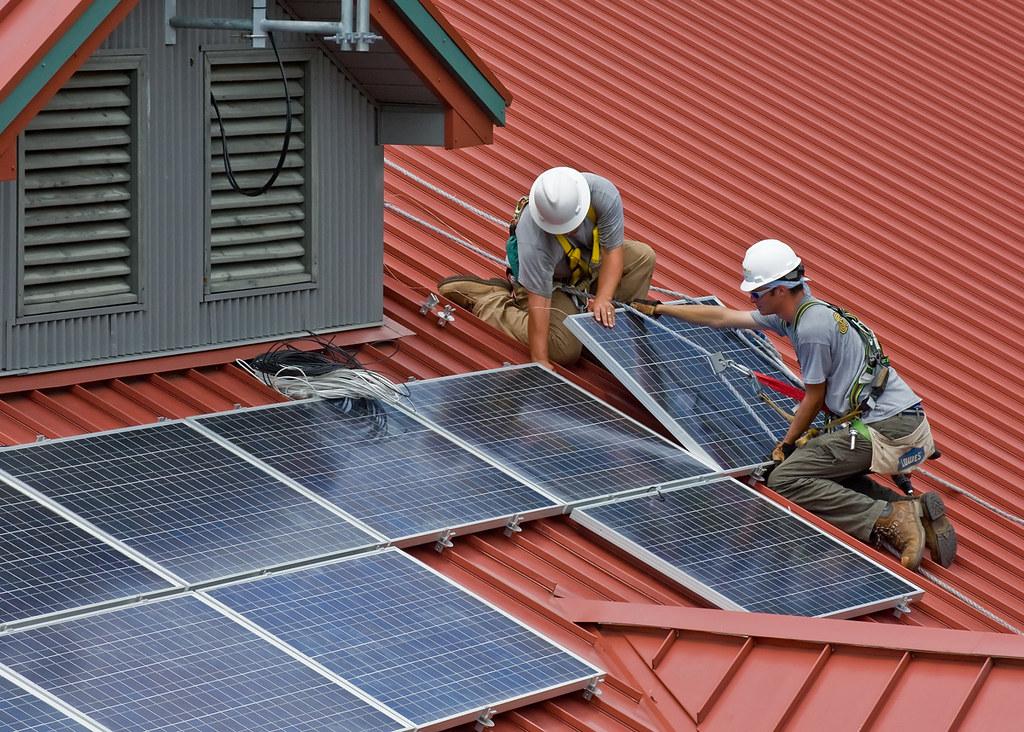 50 % des toits équipés de panneaux solaires suffiraient à couvrir les besoins mondiaux en électricité