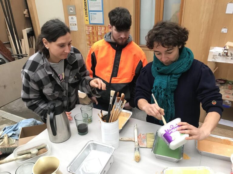 «Je veux faire de la peinture écolo» : à Nantes, des décrocheurs scolaires formés aux métiers de la transition écologique
