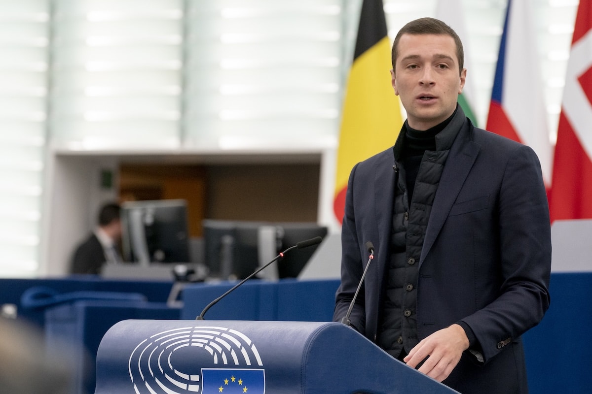 Sous la pression de l’extrême droite, le Parlement européen reporte (encore) l’application de sa loi phare anti-déforestation