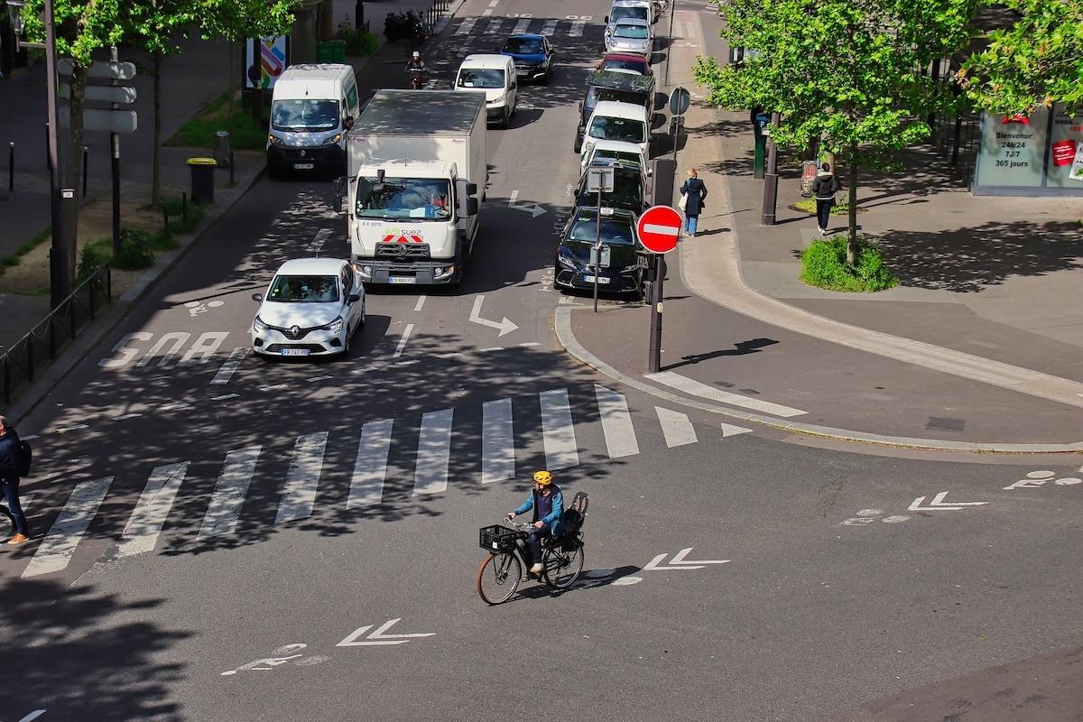 «Un rapport qui fera date» : six mois après la mort du cycliste Paul Varry à Paris, une série de mesures pour pacifier l’espace public