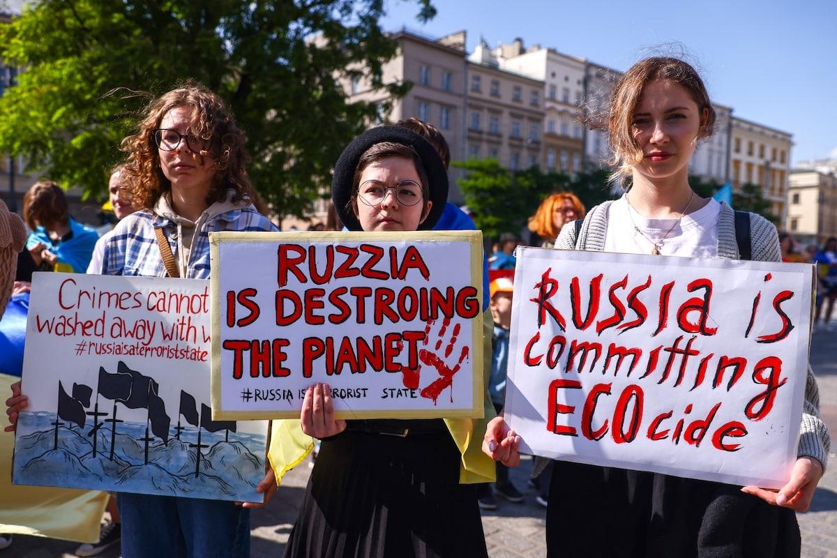 Vladimir Poutine répondra-t-il un jour de crimes contre l’environnement devant un tribunal international ?