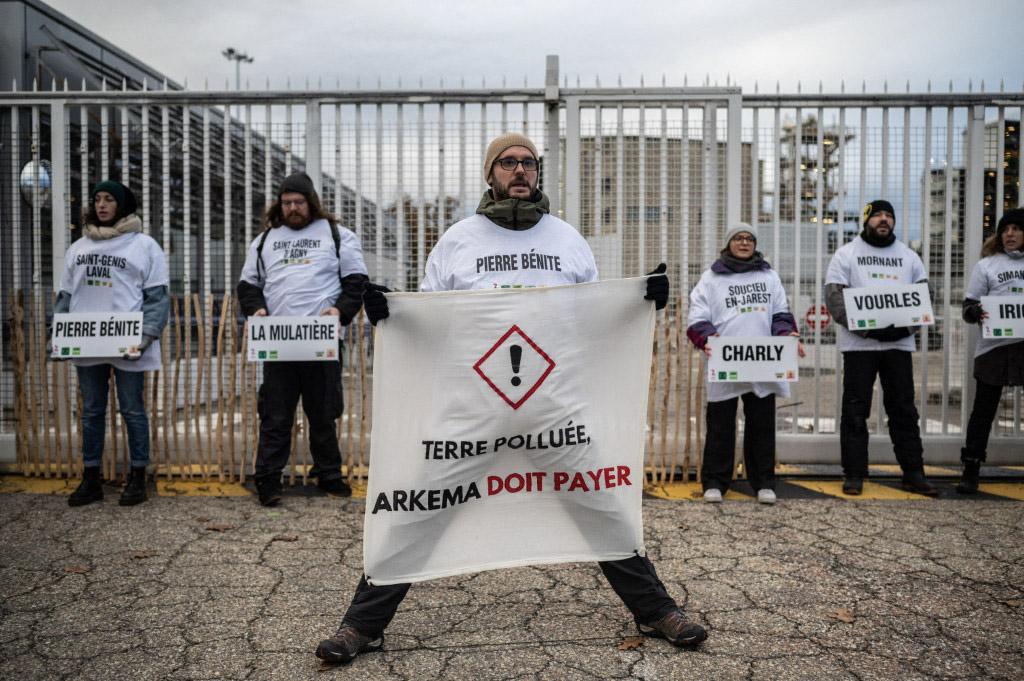 En Europe, la pollution aux PFAS pourrait coûter jusqu’à 1 700 milliards d’euros en 2050 : et si les industriels réglaient la facture ?