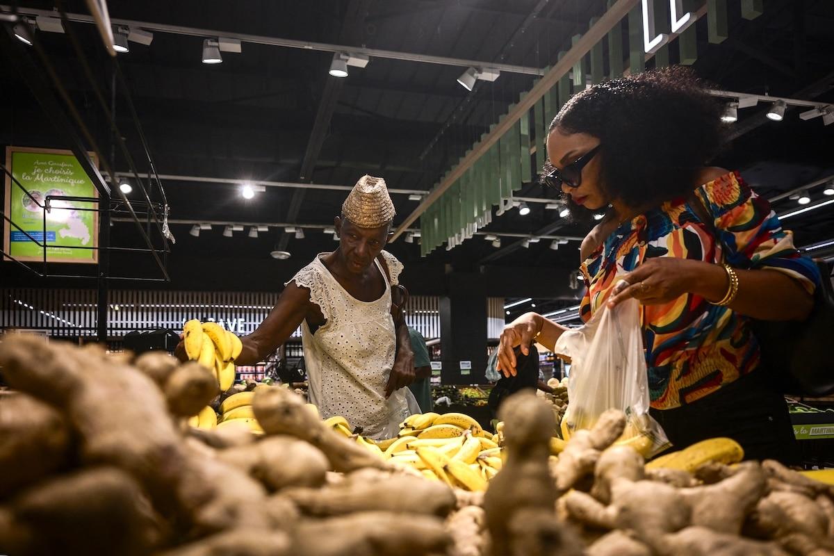 «Beaucoup de rayons étaient vides», quand le blocage du port du Havre révèle la dépendance alimentaire de la Guyane et des Antilles
