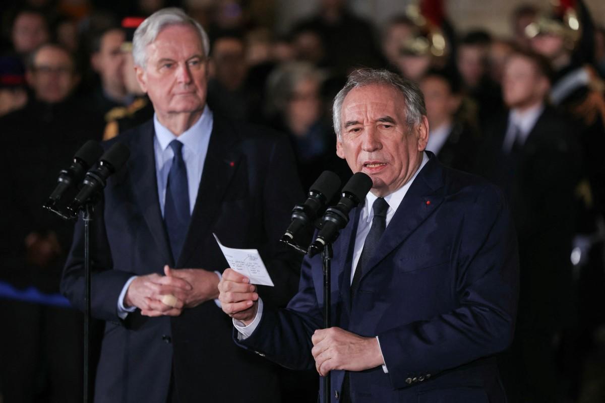 «On prend les mêmes et on recommence» : les réactions à la nomination de François Bayrou à Matignon