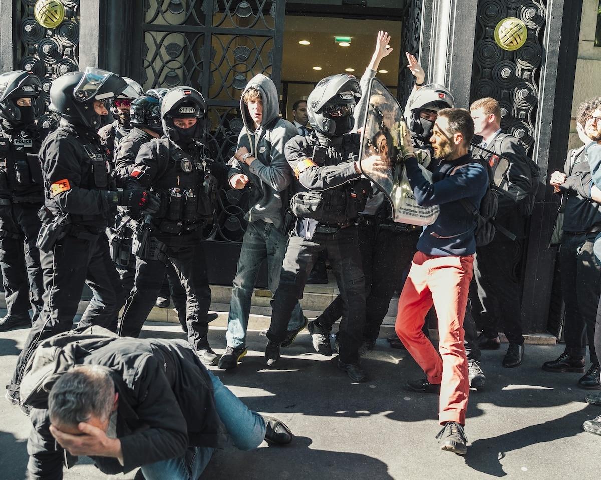 «Dénoncer les banques qui financent les énergies fossiles» : avant l’assemblée générale de TotalEnergies, des activistes ciblent BNP Paribas