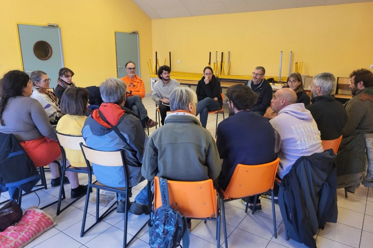 «On n’a rien à attendre des élus» : dans la Manche, ces militants ravivent le mouvement Bloquons tout, sept ans après les Gilets jaunes