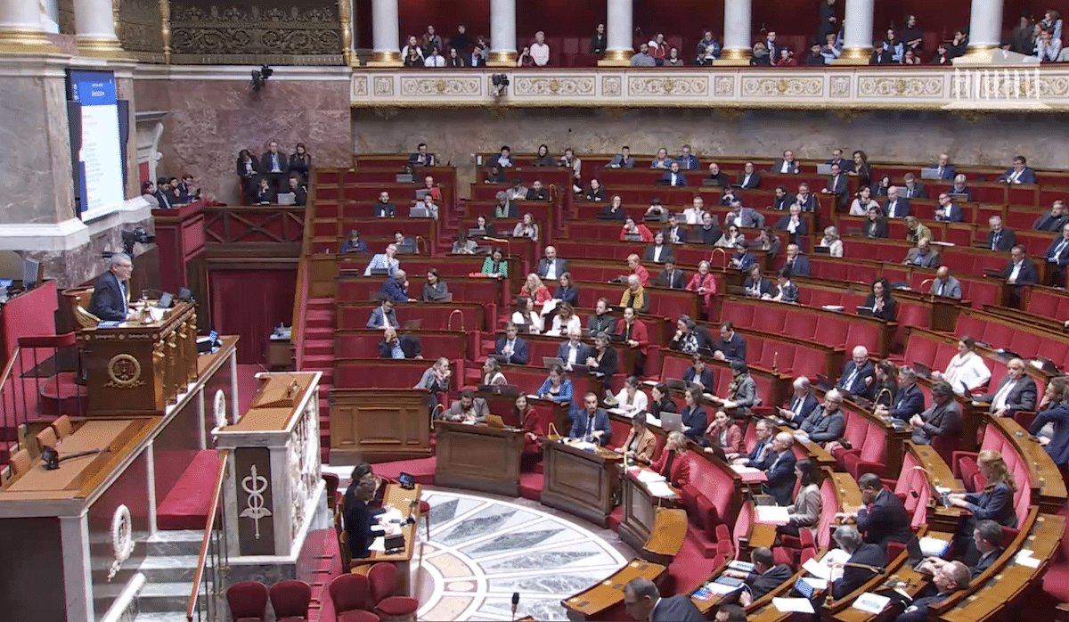 Adoption de la loi contre les PFAS : une «victoire historique», «un soulagement» et «le début du combat»