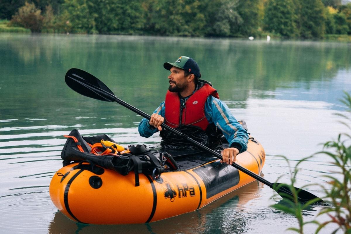 Rémi Camus, l’éco-aventurier qui descend le Rhône en canoë gonflable pour traquer les PFAS