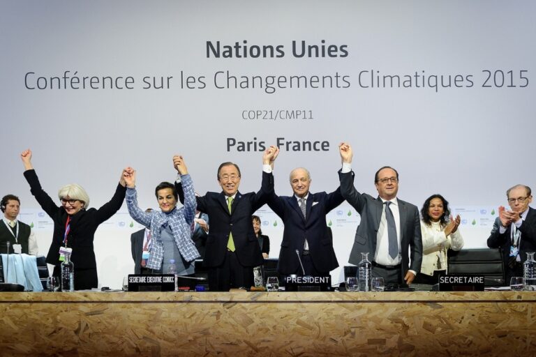 Réchauffement, CO2, renouvelables, transport, déforestation : cinq graphs clés, dix ans après l’Accord de Paris sur le climat