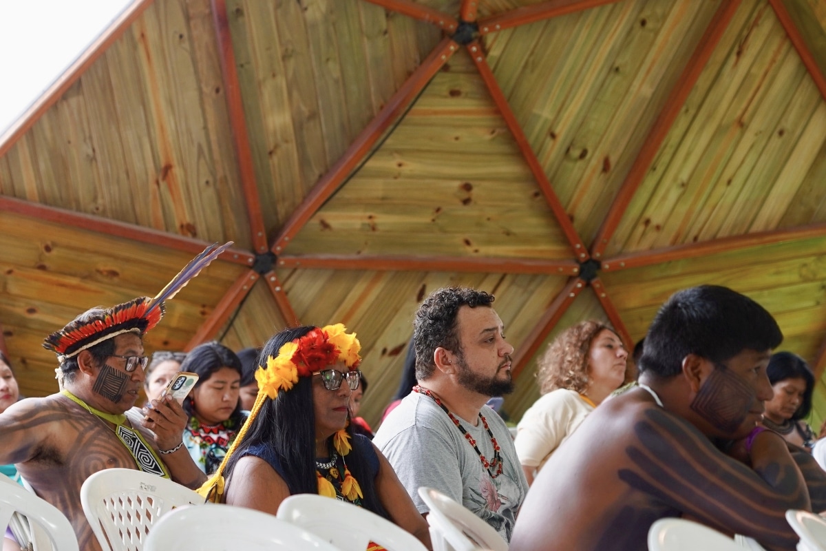 «Il n’y aura pas de solution sans notre présence» : à Belém, un village autochtone éphémère pour peser sur la COP30