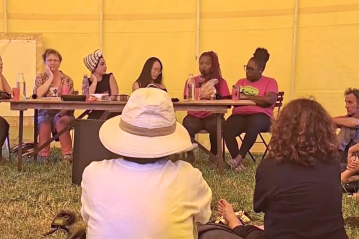 Violences racistes : que s’est-il vraiment passé au festival écolo Les Résistantes ?