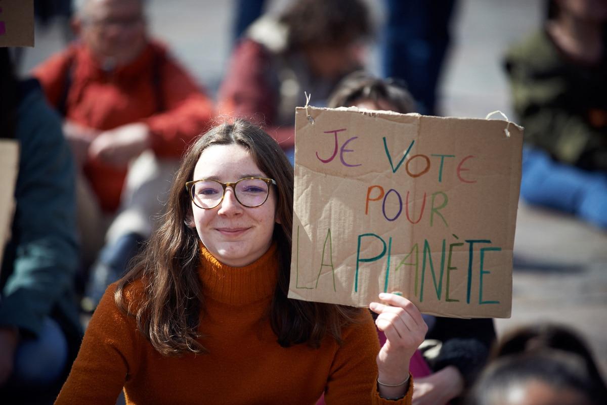 Greenpeace, les Amis de la Terre, Notre affaire à tous : les associations écologistes appellent à se mobiliser contre l’extrême droite avant les législatives