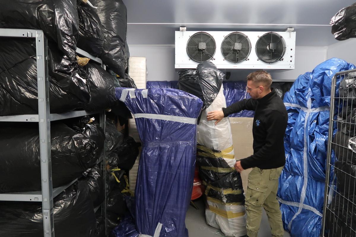 À Romainville, des congélos géants contre les punaises de lit