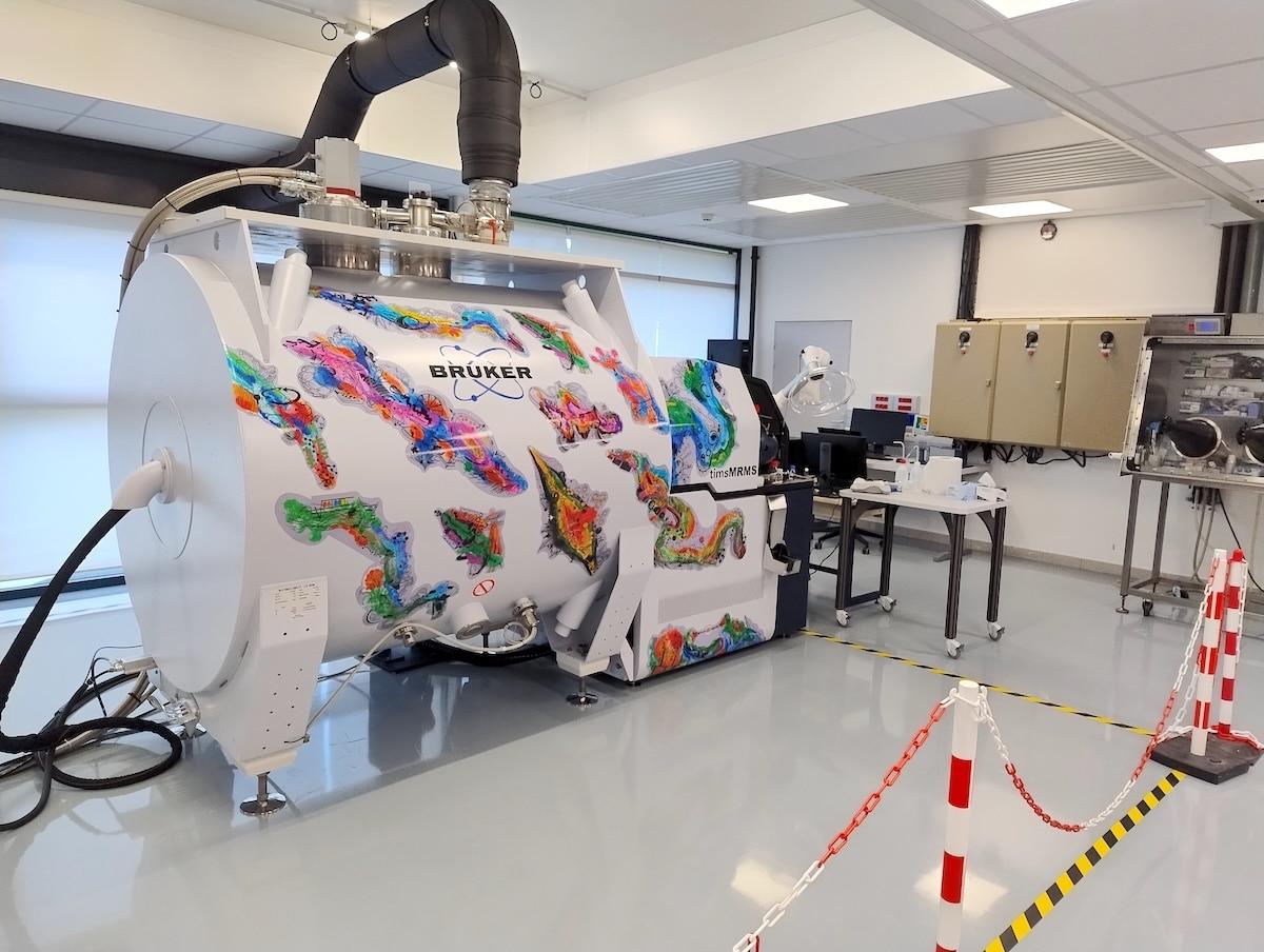 À l’université de Rouen, une machine surpuissante unique en Europe révolutionne la traque des PFAS et autres polluants