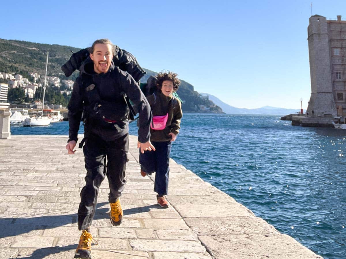 Mateo Bales et LouanneManShow ont voyagé en train jusqu’en Grèce pour «montrer tout ce qu’on loupe sur le chemin lorsqu’on voyage en avion»