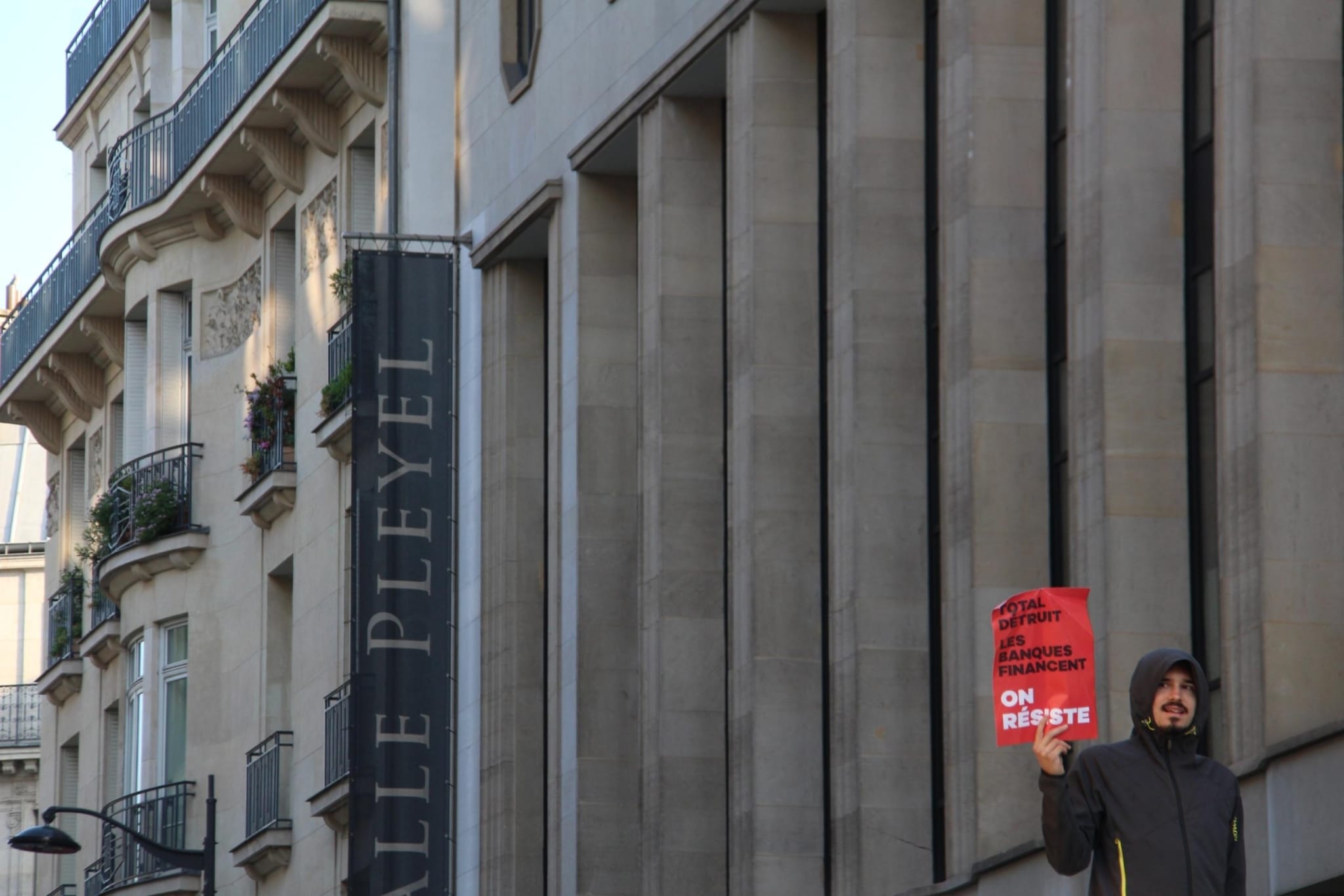 Devoir de vigilance&nbsp;: TotalEnergies retrouve les militants écologistes… au tribunal