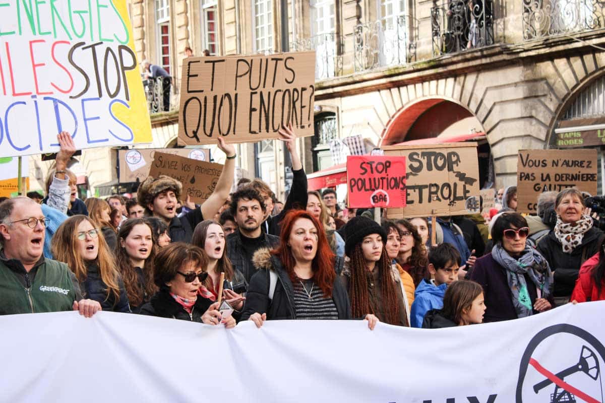 «Ni ici, ni ailleurs !» : des milliers de manifestants rassemblés à Bordeaux contre un projet pétrolier