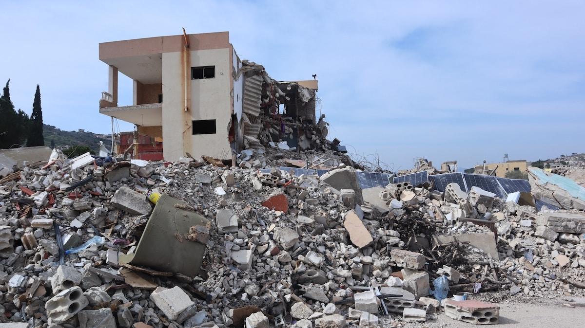 Entre 50 et 100 millions de tonnes de déchets : au Liban, l’impossible défi de la dépollution après la guerre avec Israël