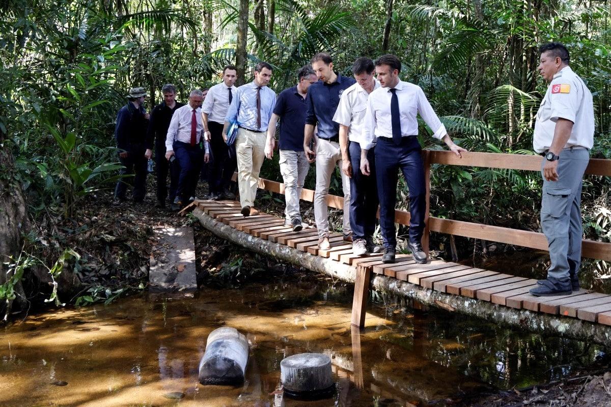 Emmanuel Macron en Guyane : des annonces décevantes sur l’orpaillage et la pêche illégale