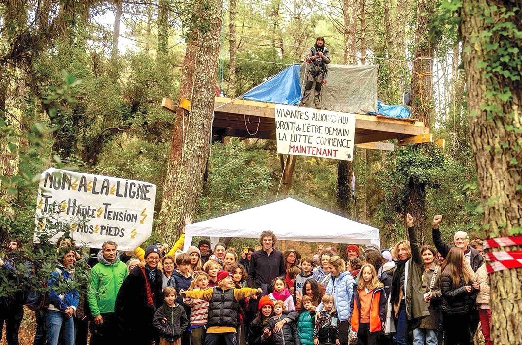 «Un déni de démocratie» : la police déloge les opposants à la ligne à très haute tension entre la France et l’Espagne