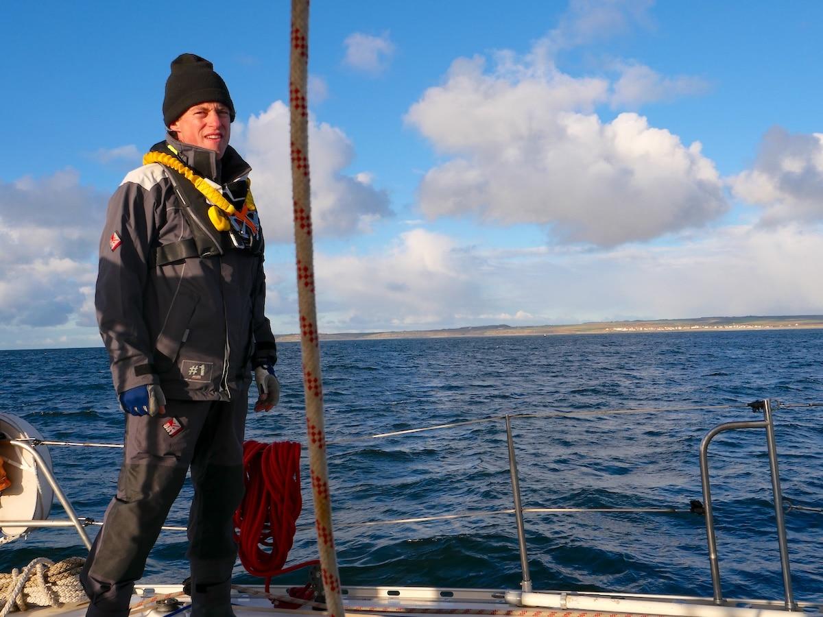 Traverser la Manche à la voile ? On a testé pour vous la nouvelle liaison en catamaran entre la France et l’Angleterre