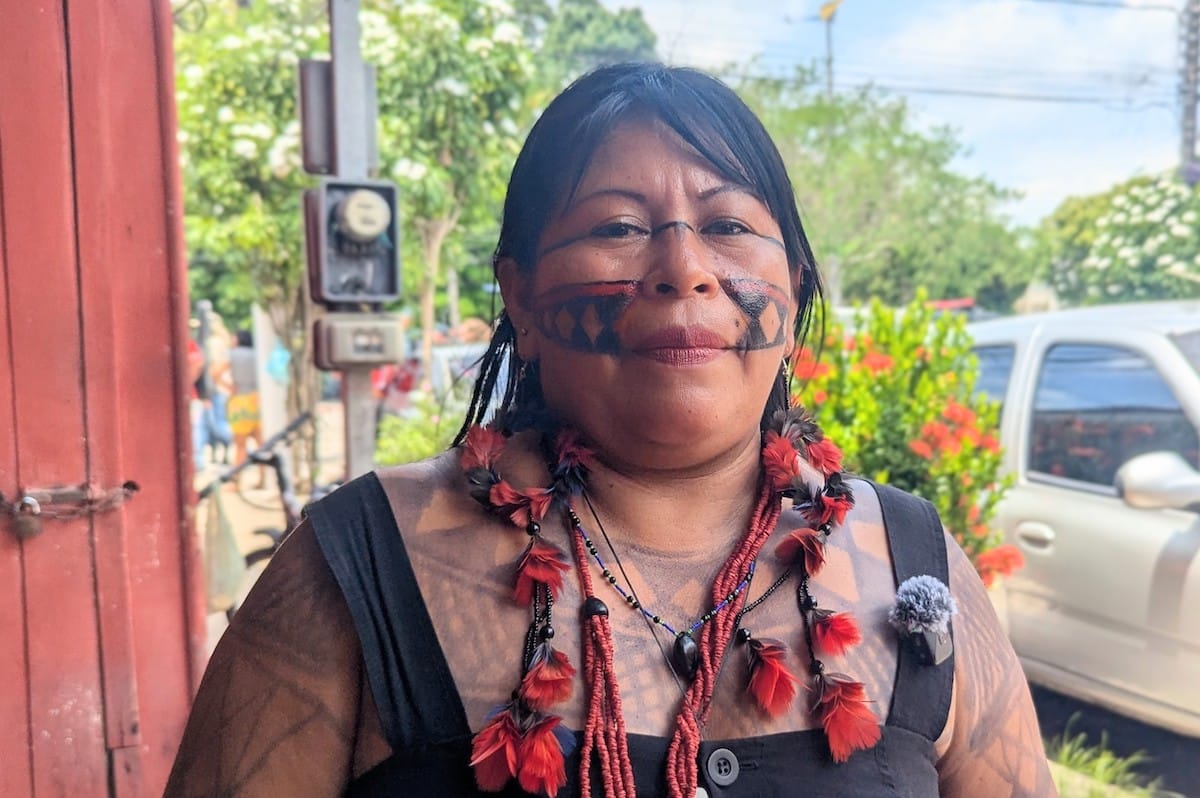 «Nos territoires sont envahis et on essaie de nous effacer» : Alessandra Korap, la voix des autochtones qui fait trembler les dirigeants à la COP30