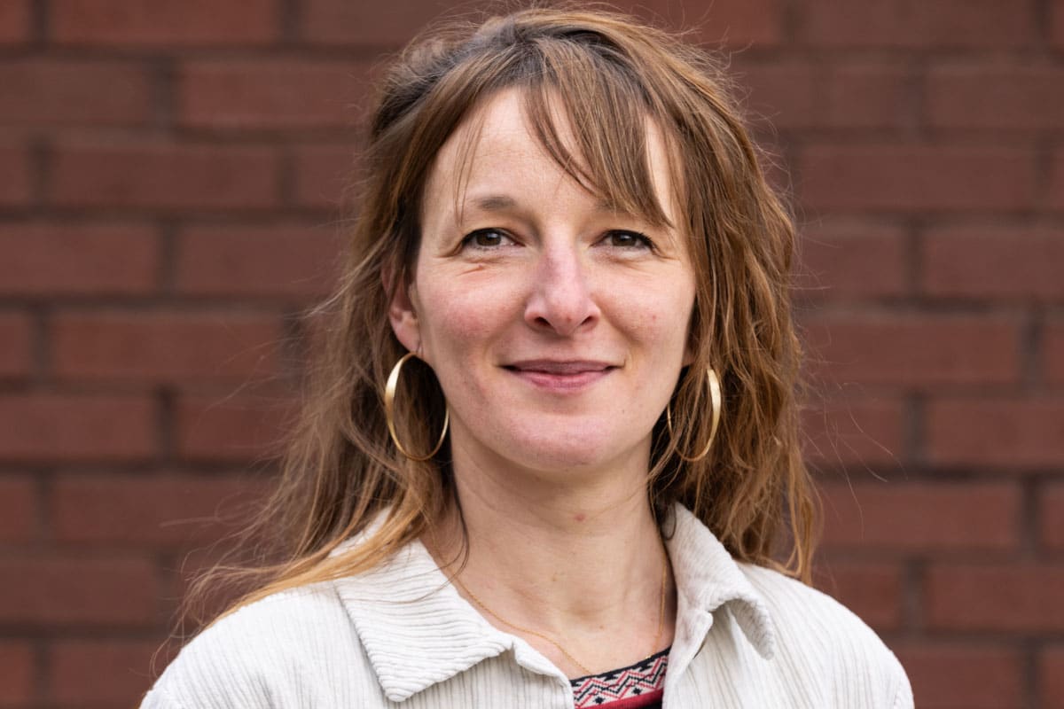 Nina Fasciaux : «Le journalisme a un rôle à jouer face à l’IA, la polarisation du débat et la dictature de l’audience»