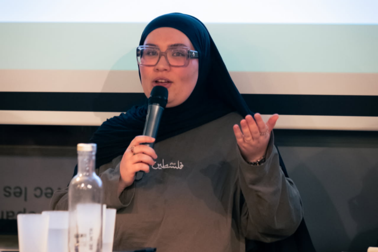 Alternatives aux fast-foods, transports moins chers… Les attentes de la jeunesse populaire pour les municipales 2026