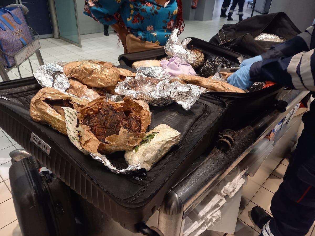 À l’aéroport Roissy-Charles-de-Gaulle, l&rsquo;urgence de lutter contre le trafic d’animaux et de viande sauvage