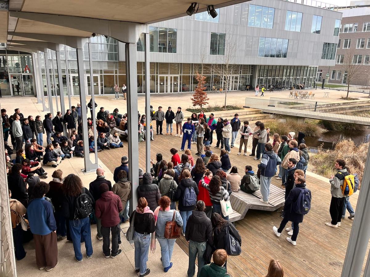 Crise agricole : les étudiants d’AgroParisTech bloquent une partie du campus et réclament une «rupture agroécologique»