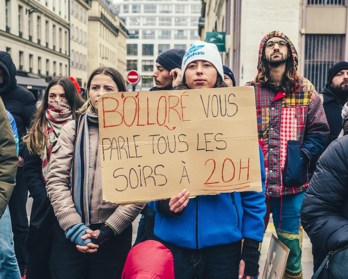 À Paris, une grande contre-assemblée générale pour «désarmer» l’empire de Vincent Bolloré