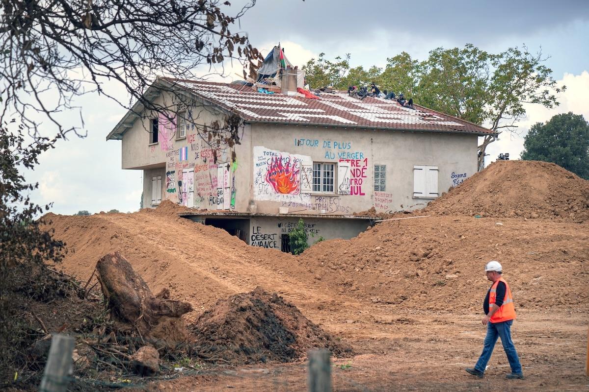 «On a échangé quatre personnes contre quatre sacs de nourriture» : où en sont les derniers occupants du chantier de l&rsquo;A69 ? 
