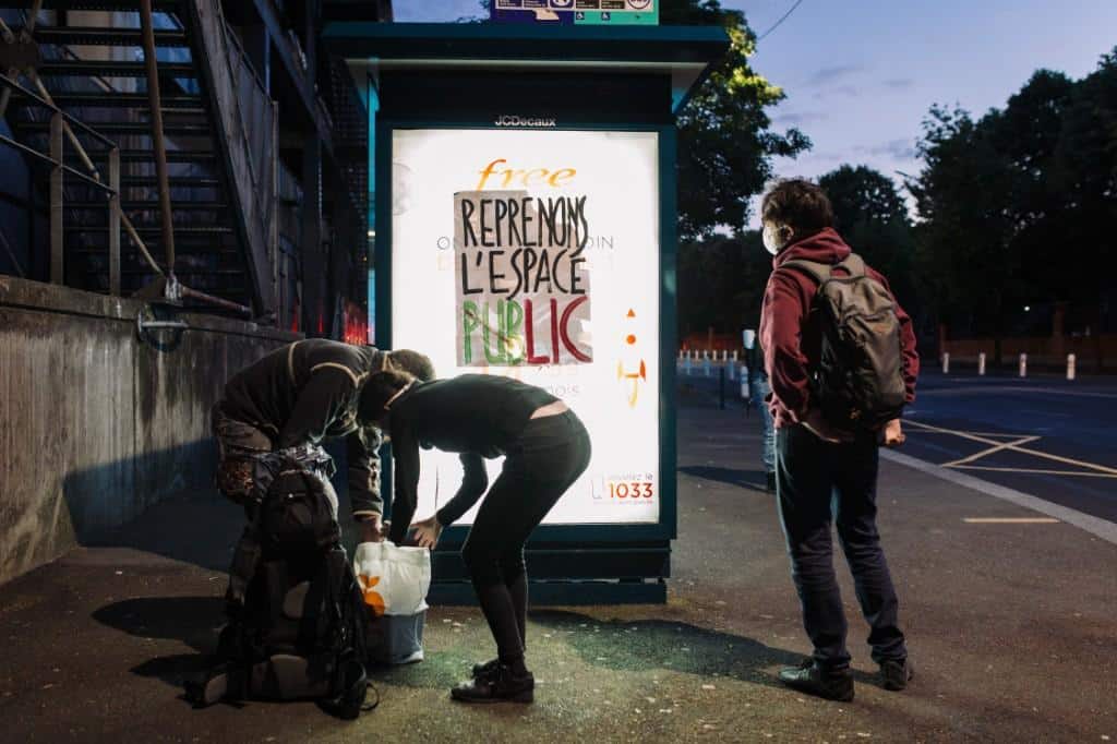 Des associations veulent interdire les écrans numériques publicitaires au nom de la sobriété