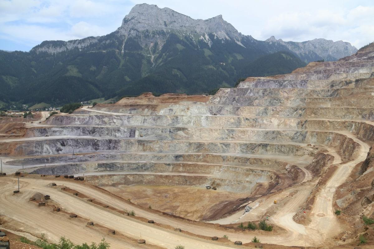 Faut-il rouvrir des mines en France et en Europe au nom de la souveraineté économique ?