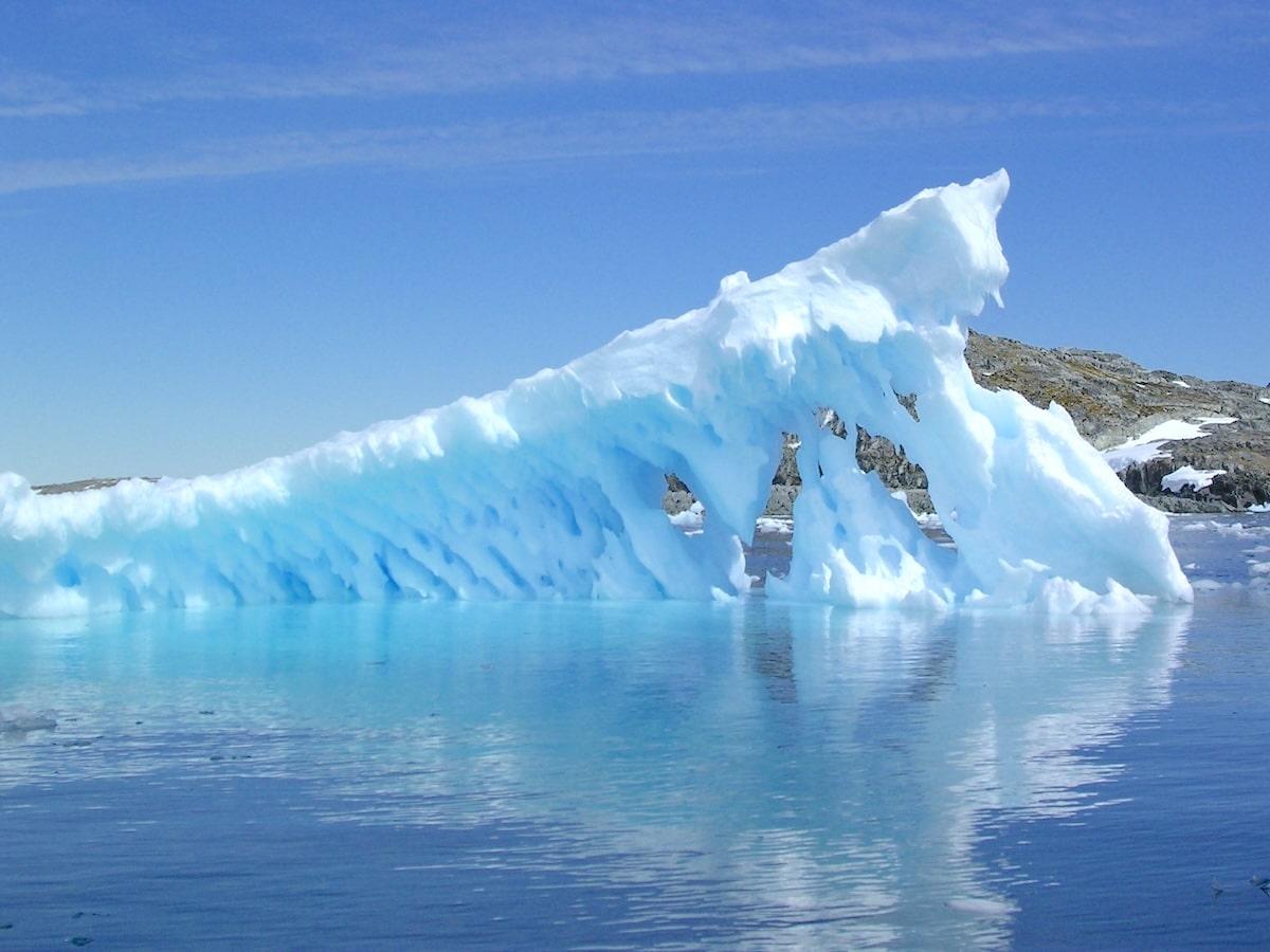 Pôle nord ou pôle sud, même combat : les banquises sont au plus bas