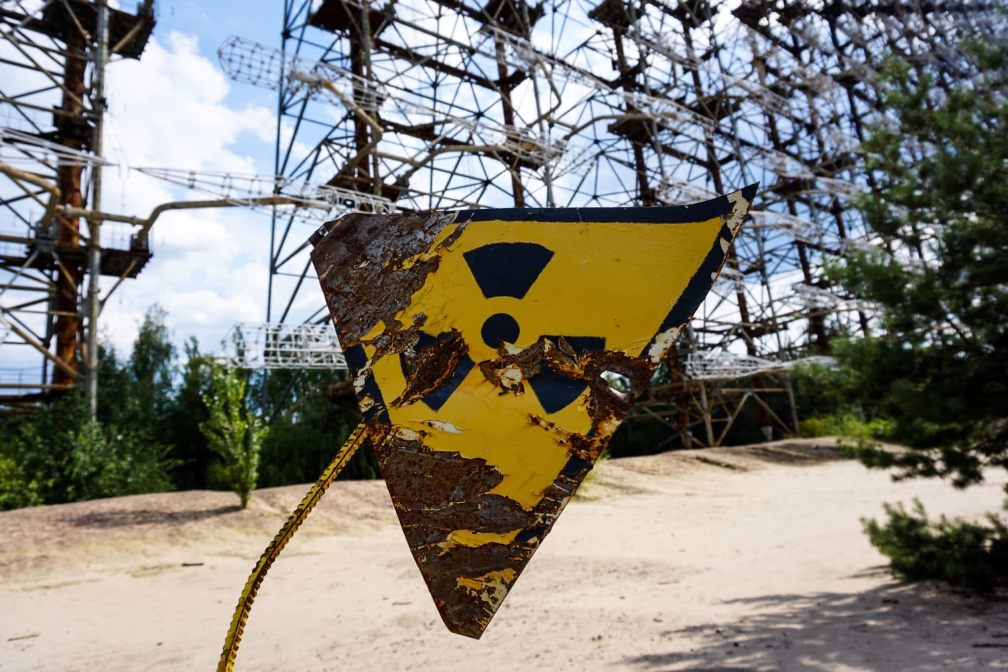 Quels sont les dangers sanitaires et écologiques d’une activité militaire à Tchernobyl ?