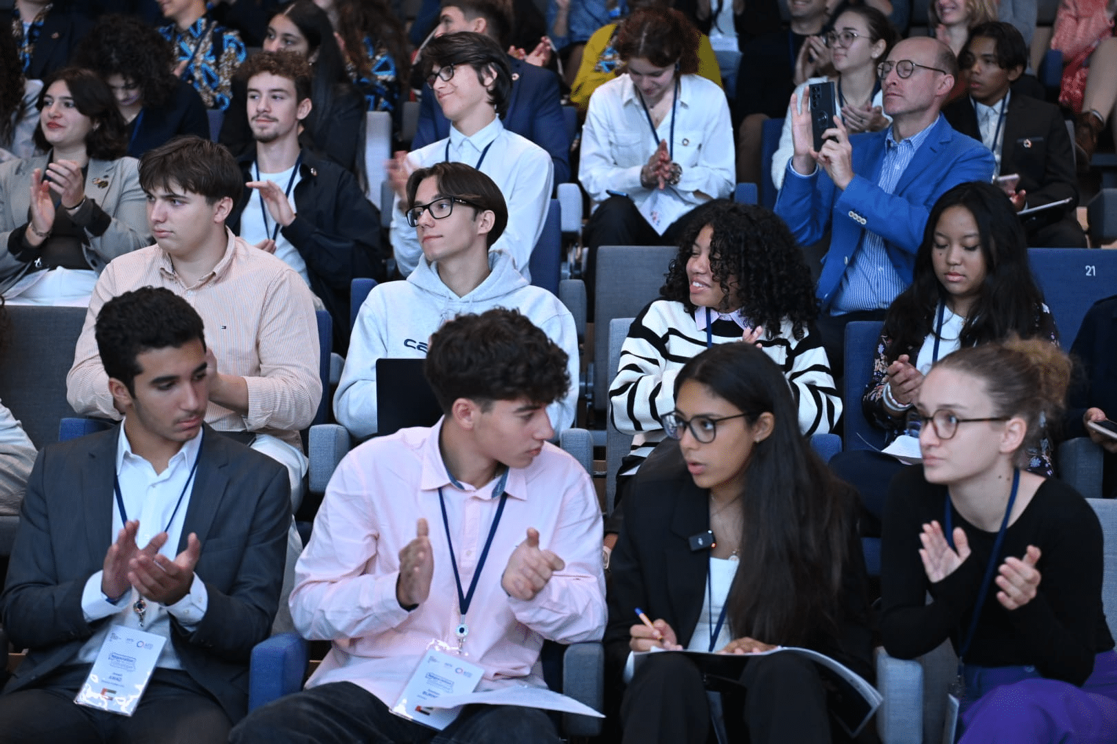 «On a été trop forts, je ne pensais pas qu’on arriverait aussi loin !» : 75 lycéens pour une grande simulation de COP sur le climat 