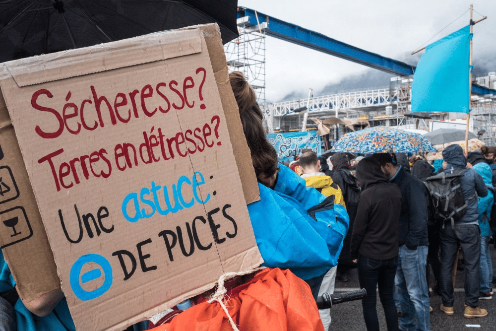 Près de Grenoble, un week-end de mobilisation pour dénoncer l’industrie électronique, très gourmande en eau et en PFAS